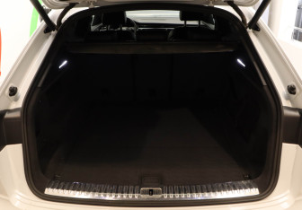 Подержанный автомобиль Audi Q8 2019 года (30 фото)