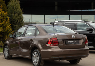 Подержанный автомобиль Volkswagen Polo Sedan 2017 года (5 фото)