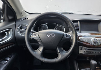 Подержанный автомобиль Infiniti QX60 2015 года (13 фото)