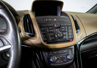 Подержанный автомобиль Opel Zafira Compactvan 2013 года (14 фото)