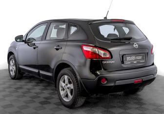 Подержанный автомобиль Nissan Qashqai 2013 года (7 фото)