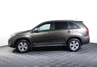 Подержанный автомобиль Kia Sorento 2013 года (8 фото)