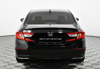 Подержанный автомобиль Honda Accord Sedan 2019 года (6 фото)