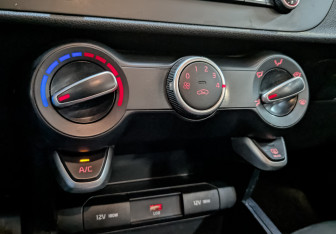 Подержанный автомобиль Kia Rio Hatchback 2021 года (20 фото)