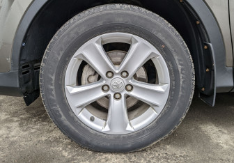 Подержанный автомобиль Toyota RAV4 2014 года (12 фото)