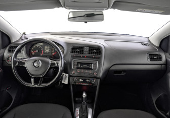 Подержанный автомобиль Volkswagen Polo Sedan 2017 года (14 фото)