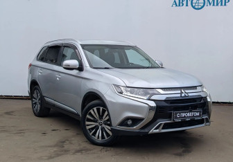 Подержанный автомобиль Mitsubishi Outlander 2018 года (3 фото)