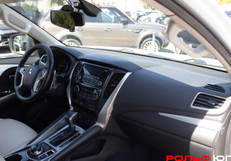 Подержанный автомобиль Mitsubishi Pajero Sport 2019 года (7 фото)