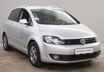 Подержанный автомобиль Volkswagen Golf Plus 2012 года (3 фото)