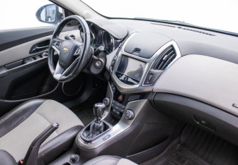 Подержанный автомобиль Chevrolet Cruze Hatchback 2013 года (10 фото)
