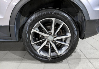 Подержанный автомобиль Geely Coolray 2022 года (17 фото)