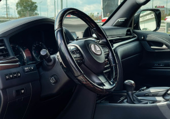 Подержанный автомобиль Lexus LX 2020 года (13 фото)