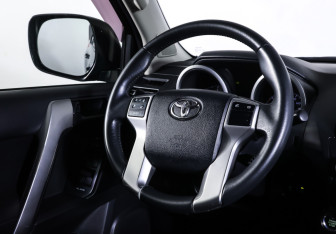 Подержанный автомобиль Toyota Land Cruiser Prado 2013 года (13 фото)