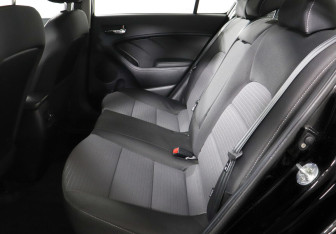 Подержанный автомобиль Kia Cerato Sedan 2014 года (12 фото)