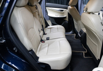 Подержанный автомобиль Infiniti QX50 2018 года (12 фото)