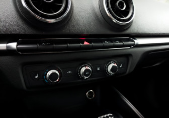 Подержанный автомобиль Audi A3 Sedan 2014 года (25 фото)