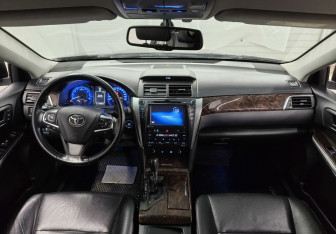 Подержанный автомобиль Toyota Camry Sedan 2015 года (11 фото)