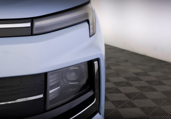 Подержанный автомобиль Москвич 3е 2023 года (17 фото)