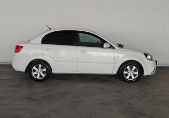 Подержанный автомобиль Kia Rio Sedan 2011 года (8 фото)