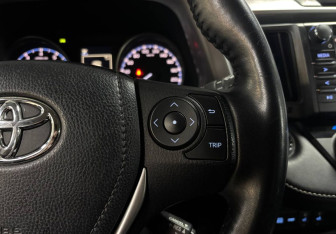 Подержанный автомобиль Toyota RAV4 2018 года (21 фото)