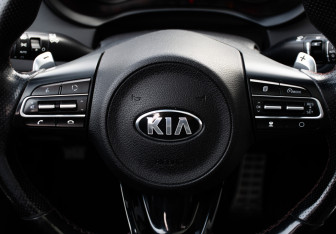 Подержанный автомобиль Kia Stinger 2019 года (22 фото)