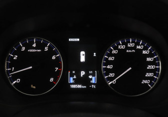 Подержанный автомобиль Mitsubishi Outlander 2019 года (11 фото)