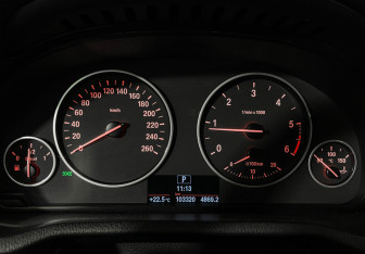 Подержанный автомобиль BMW X4 2016 года (13 фото)