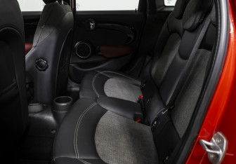 Подержанный автомобиль MINI Hatch 2015 года (13 фото)