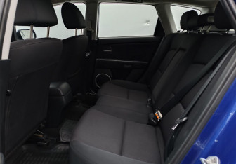 Подержанный автомобиль Mazda 3 Hatchback 2006 года (11 фото)
