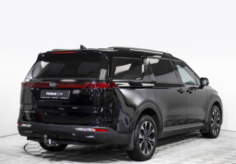 Подержанный автомобиль Kia Carnival 2020 года (5 фото)