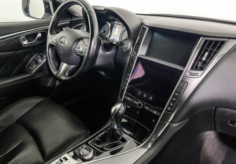 Подержанный автомобиль Infiniti Q50 2016 года (9 фото)