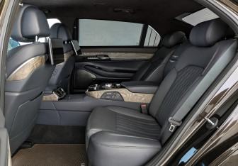 Подержанный автомобиль Genesis G90 2019 года (18 фото)