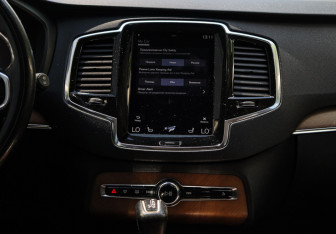 Подержанный автомобиль Volvo XC90 2016 года (11 фото)