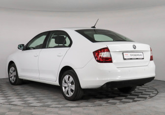Подержанный автомобиль Skoda Rapid Liftback 2018 года (7 фото)