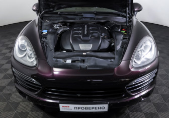 Подержанный автомобиль Porsche Cayenne 2012 года (9 фото)
