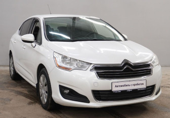 Подержанный автомобиль Citroen C4 Sedan 2016 года (3 фото)