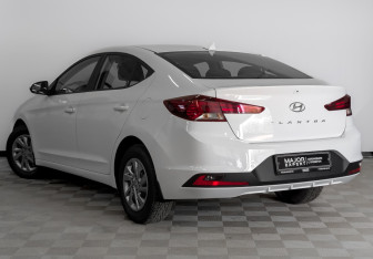 Подержанный автомобиль Hyundai Elantra Sedan 2020 года (7 фото)
