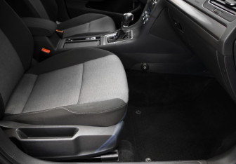 Подержанный автомобиль Volkswagen Golf Hatchback 2013 года (29 фото)