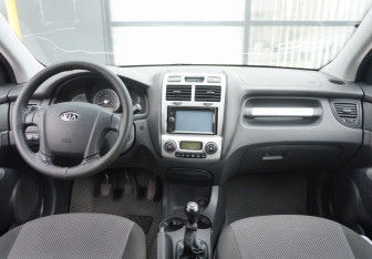 Подержанный автомобиль Kia Sportage 2008 года (12 фото)