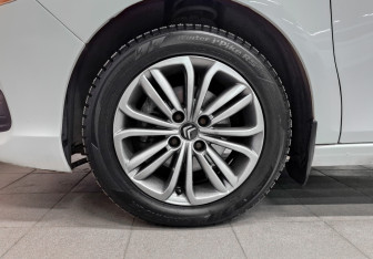 Подержанный автомобиль Citroen C4 Hatchback 2014 года (19 фото)