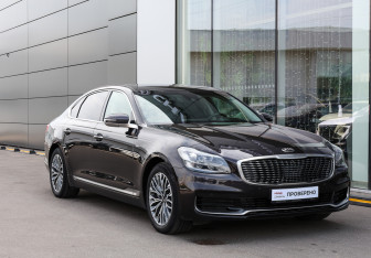 Подержанный автомобиль Kia K900 2019 года (3 фото)