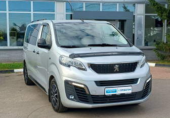Подержанный автомобиль Peugeot Traveller 2019 года (3 фото)