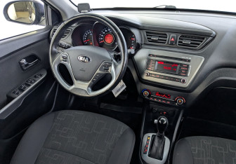 Подержанный автомобиль Kia Rio Hatchback 2017 года (28 фото)