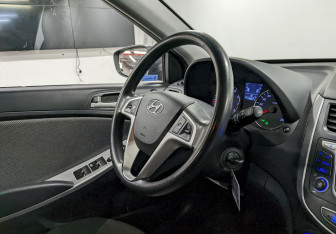 Подержанный автомобиль Hyundai Solaris Hatchback 2012 года (20 фото)