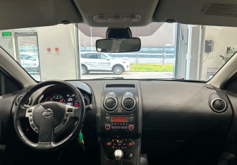 Подержанный автомобиль Nissan Qashqai 2011 года (15 фото)