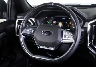 Подержанный автомобиль JAC T9 2025 года (13 фото)