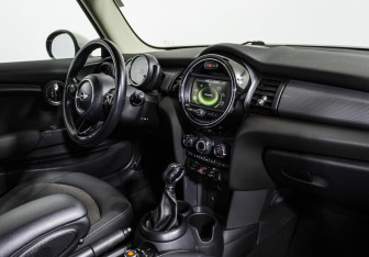 Подержанный автомобиль MINI Hatch 2016 года (9 фото)