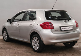 Подержанный автомобиль Toyota Auris Hatchback 2008 года (7 фото)