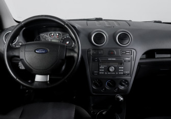 Подержанный автомобиль Ford Fusion 2007 года (11 фото)