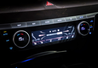 Подержанный автомобиль Genesis G80 2021 года (19 фото)